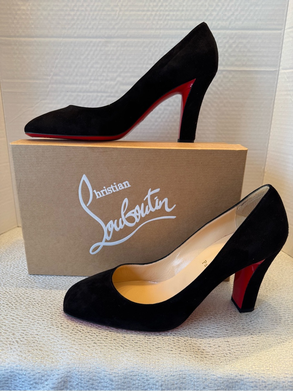 Christian Louboutin Viva Pump 85 Black Velour Red Sole Classic Pumps Size 41